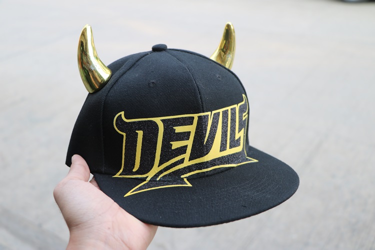 หมวกรีดกำมะหยี่ Devil