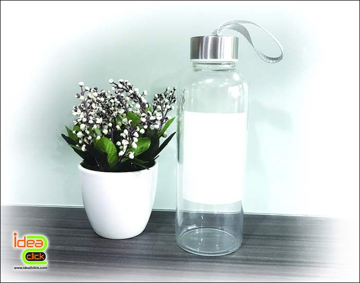 ขวดแก้วใสทรงกลมมีแถบสี่เหลี่ยม พิมพ์ภาพ