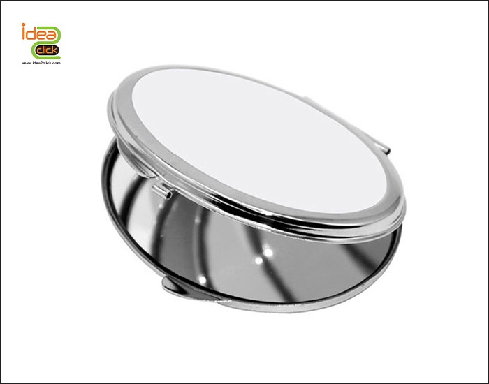 กระจกโลหะสีเงินทรงกลม