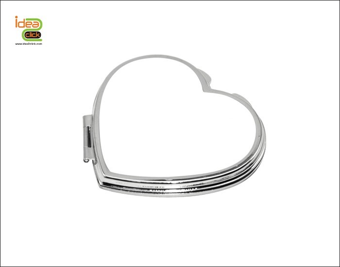 กระจกโลหะสีเงินทรงรูปหัวใจ