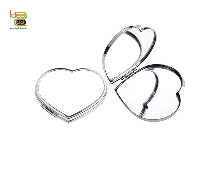 กระจกโลหะสีเงินทรงรูปหัวใจ