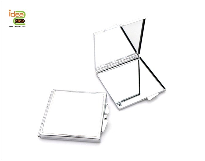 กระจกโลหะสีเงินทรงสี่เหลี่ยม 