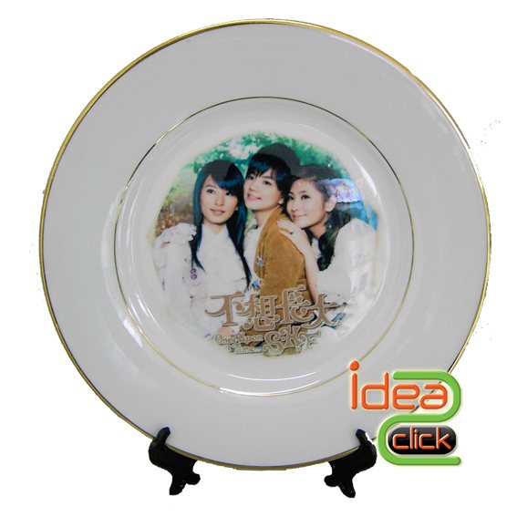 จานขอบทอง